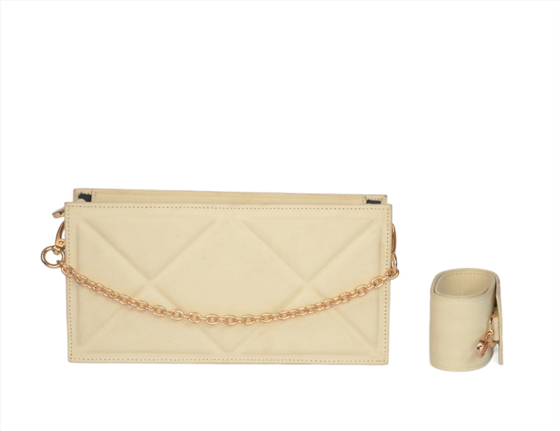WM Ivory enchantment Quilted  (Leather Bag)