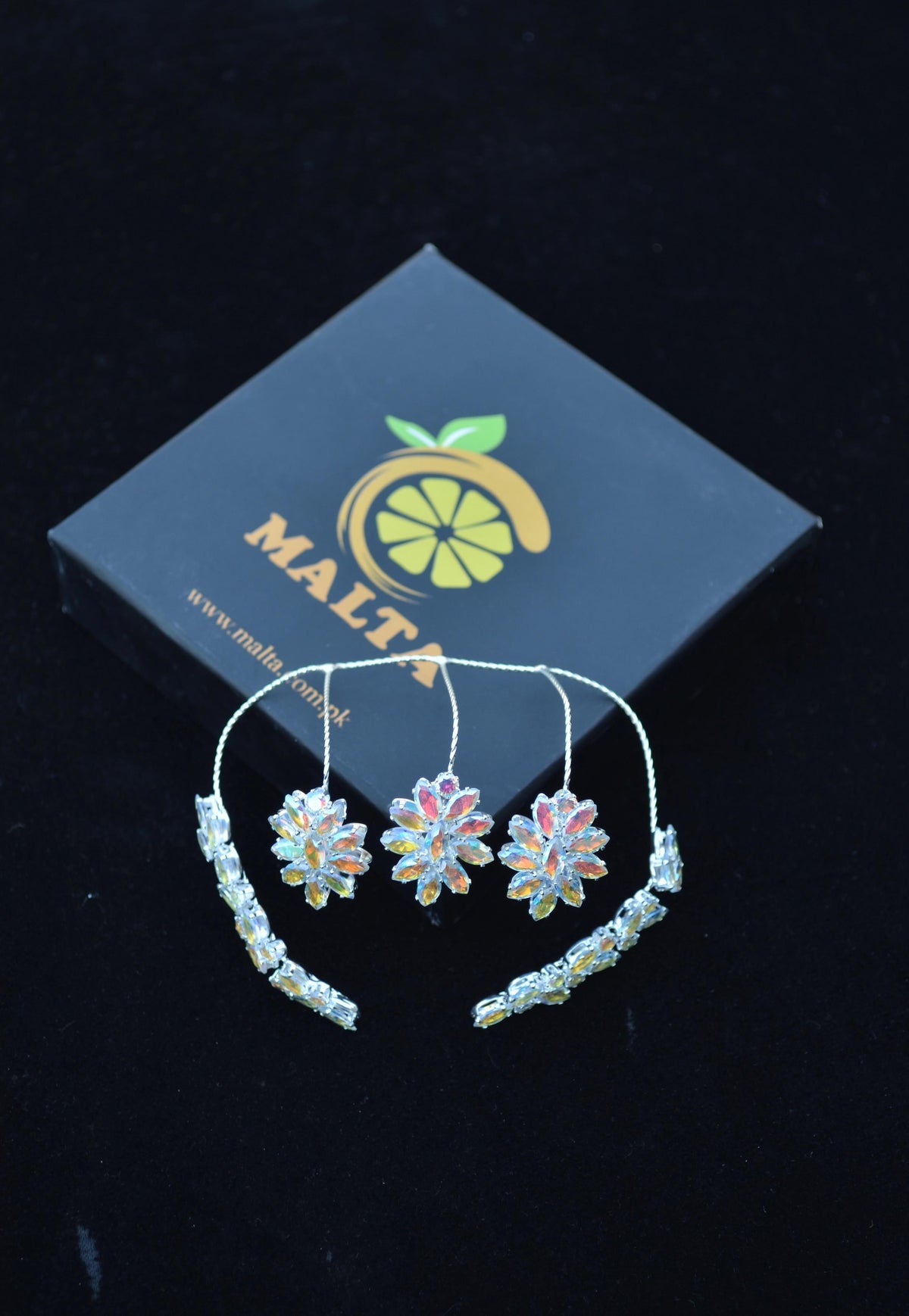 راحة يد متعددة اللمعان مع رينغا 