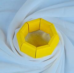 أساور وأساور عريضة من الخشب للنساء، مزينة بخرز خشبي وخيط مطاطي