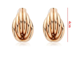 أقراط مرصعة بتصميم هندسي متشابك