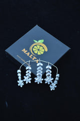 خاتم على شكل كف متلألئ مرصع بأحجار الراين، وخواتم ألماس لامعة متعددة الأصابع وعروق أوراق الشجر 