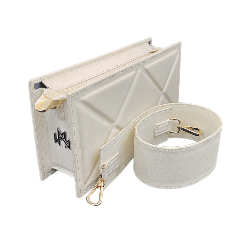 حقيبة جلدية من WM Ivory Enchantment Quilted